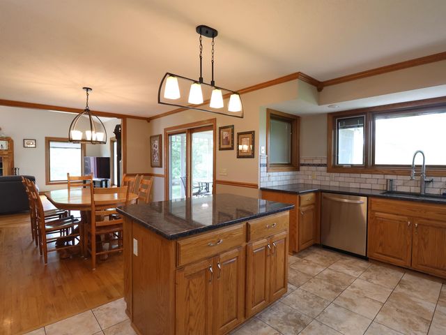 1713 Ottawa Rd, Salina, KS 67401