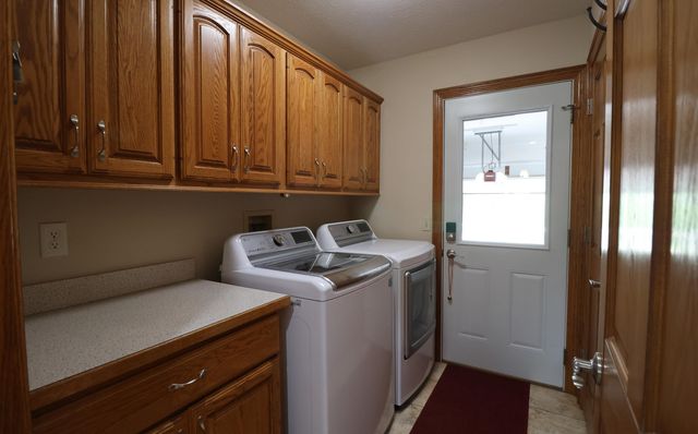 1713 Ottawa Rd, Salina, KS 67401