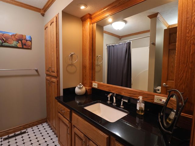1713 Ottawa Rd, Salina, KS 67401