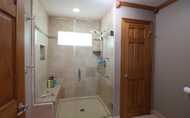1713 Ottawa Rd, Salina, KS 67401