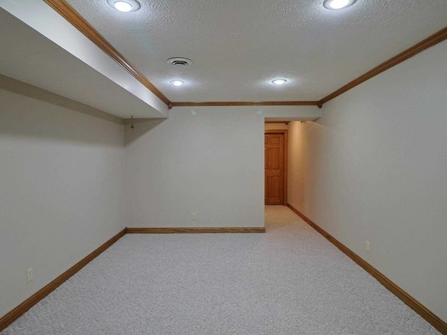 1713 Ottawa Rd, Salina, KS 67401