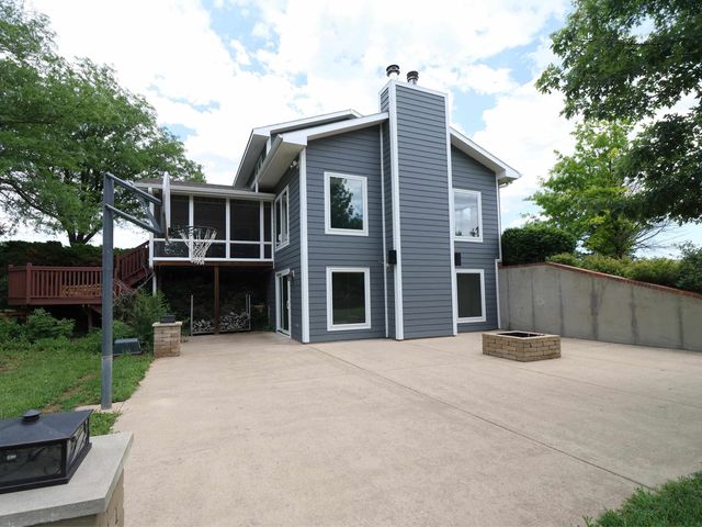 1713 Ottawa Rd, Salina, KS 67401