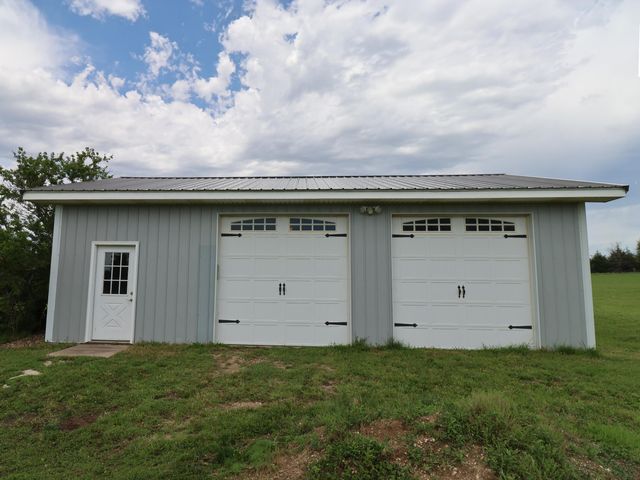 1713 Ottawa Rd, Salina, KS 67401
