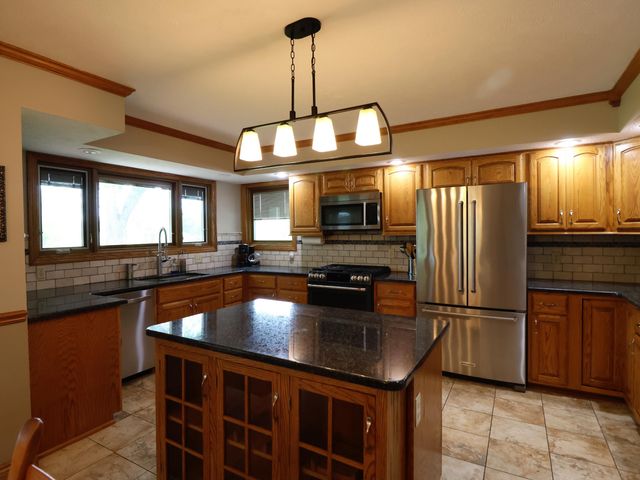 1713 Ottawa Rd, Salina, KS 67401