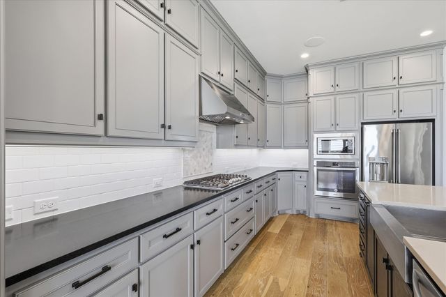1713 Roundtree Circle E, Fort Worth, TX 76008
