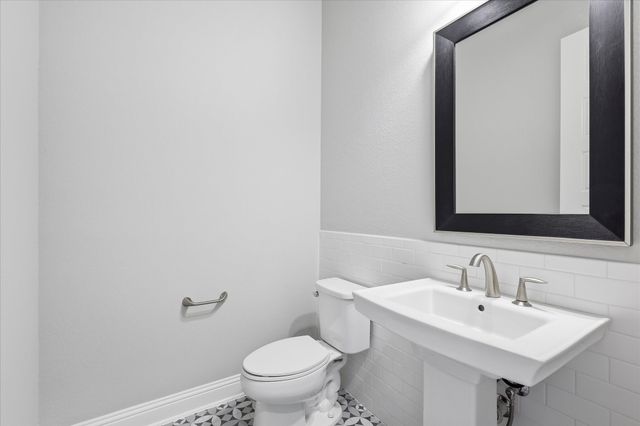 1713 Roundtree Circle E, Fort Worth, TX 76008