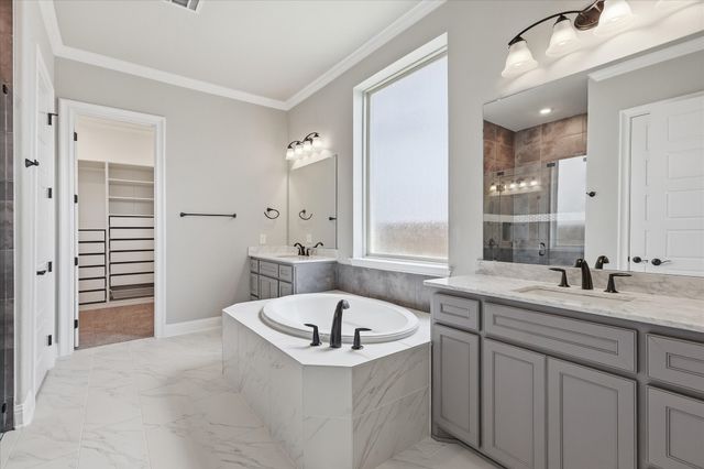 1713 Roundtree Circle E, Fort Worth, TX 76008
