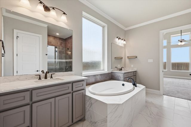 1713 Roundtree Circle E, Fort Worth, TX 76008