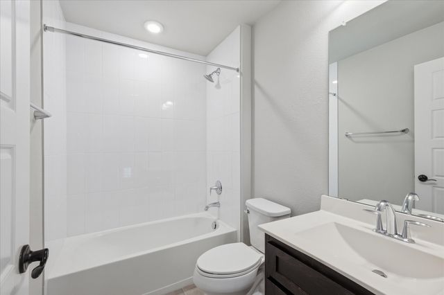 1713 Roundtree Circle E, Fort Worth, TX 76008