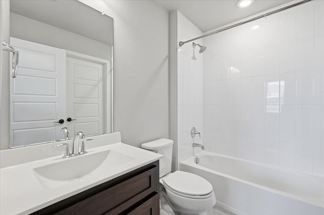 1713 Roundtree Circle E, Fort Worth, TX 76008