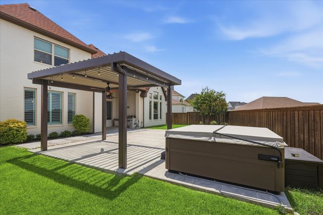 1713 Roundtree Circle E, Fort Worth, TX 76008