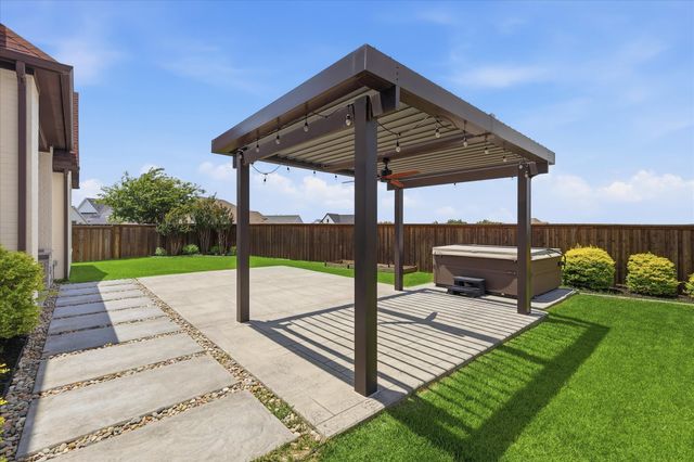 1713 Roundtree Circle E, Fort Worth, TX 76008