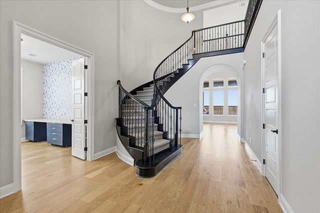 1713 Roundtree Circle E, Fort Worth, TX 76008