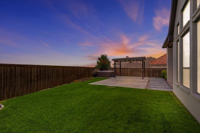 1713 Roundtree Circle E, Fort Worth, TX 76008