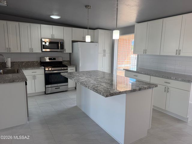 2022 S Faye Place, Tucson, AZ 85748