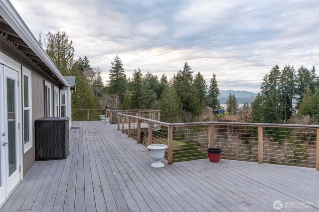 231 E Linda Vista Court, Union, WA 98592