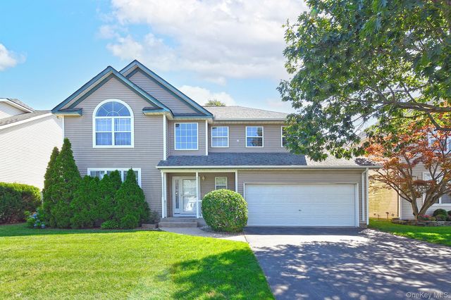 196 Cranberry Court, Melville, NY 11747