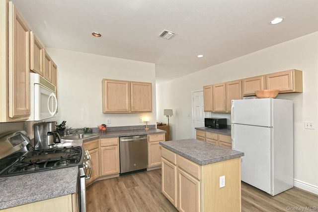 196 Cranberry Court, Melville, NY 11747