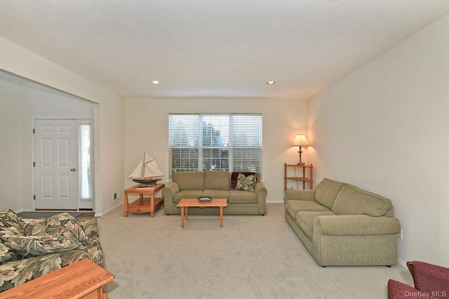 196 Cranberry Court, Melville, NY 11747