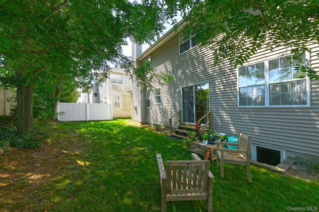 196 Cranberry Court, Melville, NY 11747