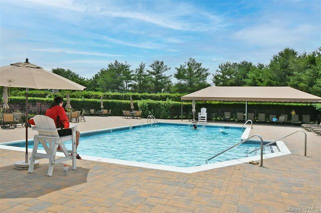 196 Cranberry Court, Melville, NY 11747