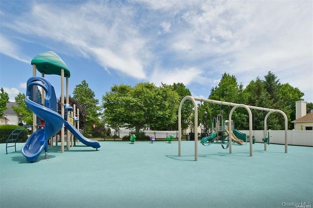 196 Cranberry Court, Melville, NY 11747