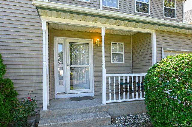 196 Cranberry Court, Melville, NY 11747