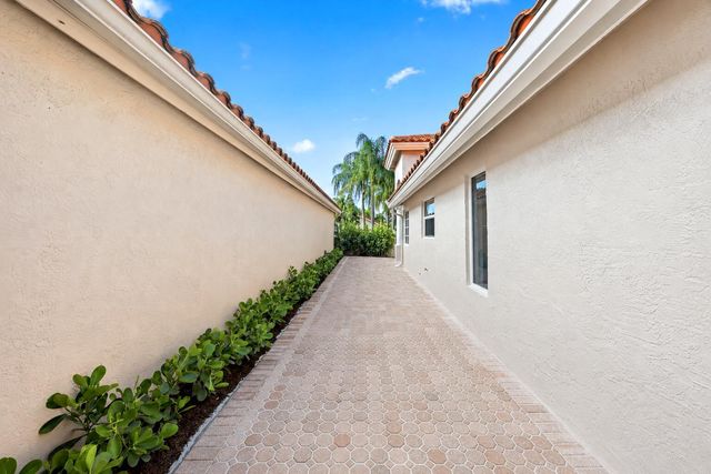 5141 Columbo Court, Delray Beach, FL 33484