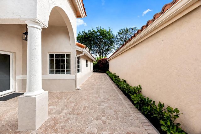 5141 Columbo Court, Delray Beach, FL 33484