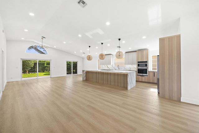 5141 Columbo Court, Delray Beach, FL 33484