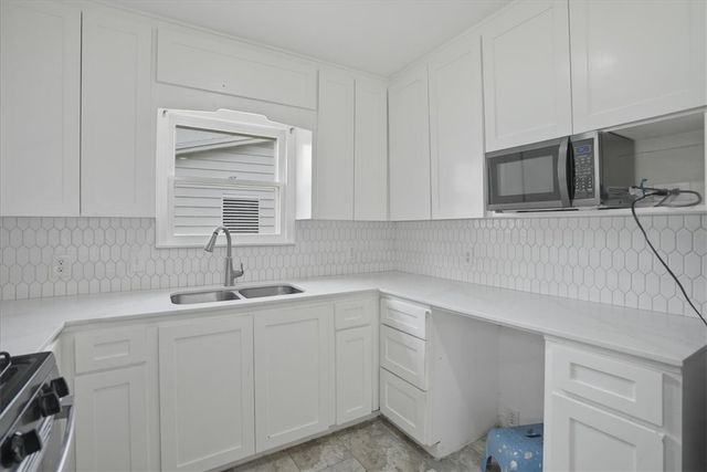 1049 Deforrest St, Corpus Christi, TX 78404
