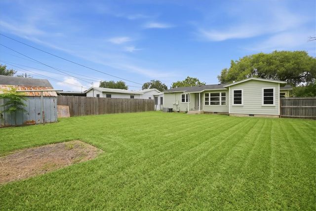 1049 Deforrest St, Corpus Christi, TX 78404