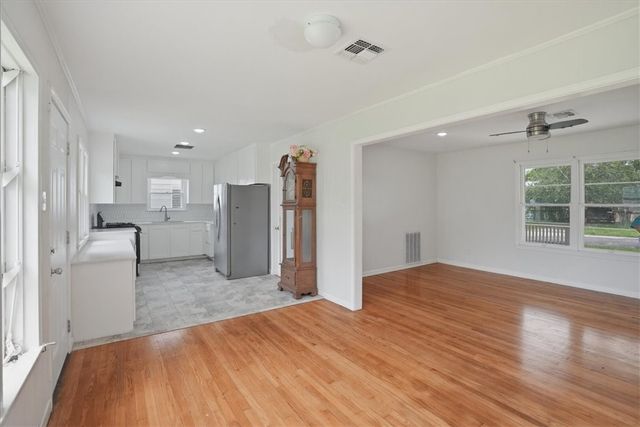 1049 Deforrest St, Corpus Christi, TX 78404