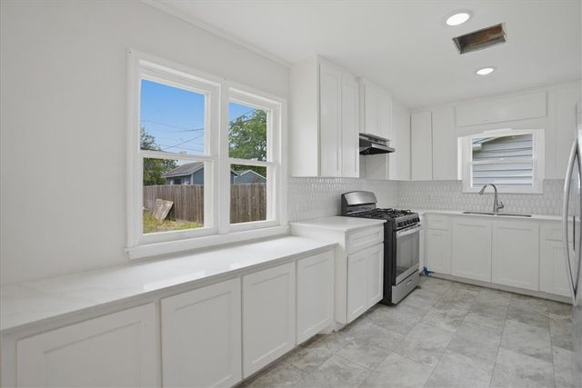 1049 Deforrest St, Corpus Christi, TX 78404