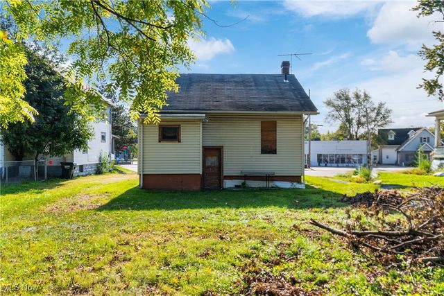 1146 Wooster Road N, Barberton, OH 44203