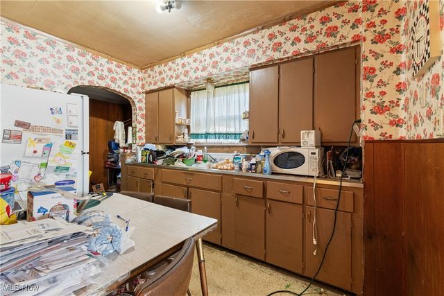 1146 Wooster Road N, Barberton, OH 44203