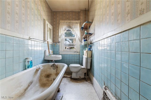 1146 Wooster Road N, Barberton, OH 44203