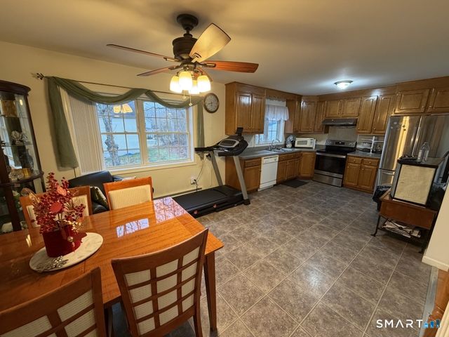 5 Thamesview Road, Norwich, CT 06360