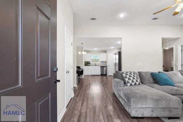 368 Whispering Pines Road, Jesup, GA 31545