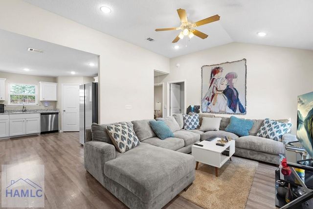 368 Whispering Pines Road, Jesup, GA 31545