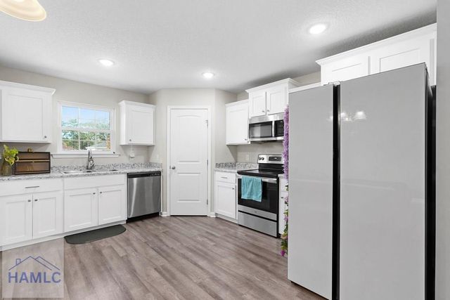 368 Whispering Pines Road, Jesup, GA 31545