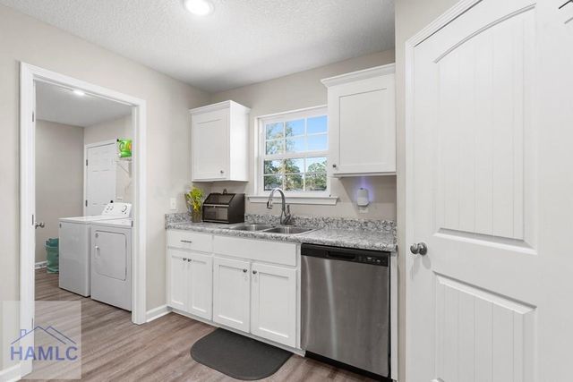 368 Whispering Pines Road, Jesup, GA 31545