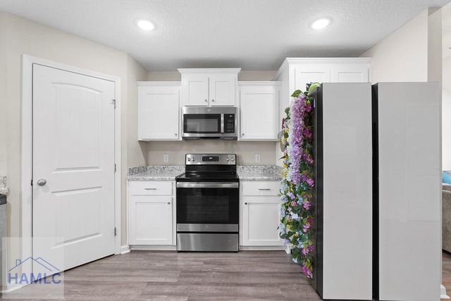 368 Whispering Pines Road, Jesup, GA 31545