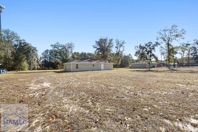 368 Whispering Pines Road, Jesup, GA 31545