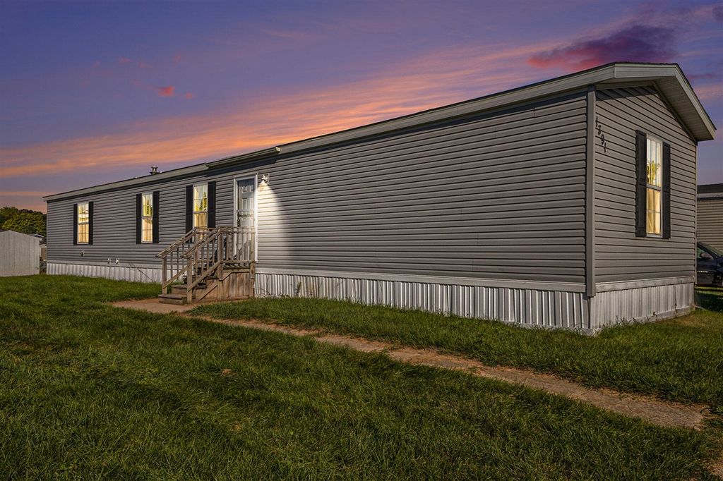 1391 Shadowridge Drive, Wayland, MI 49348