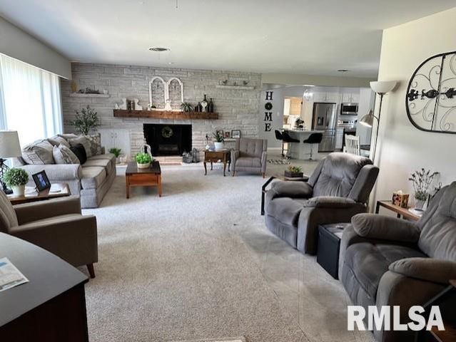 1903 MOUND Road, Jacksonville, IL 62650