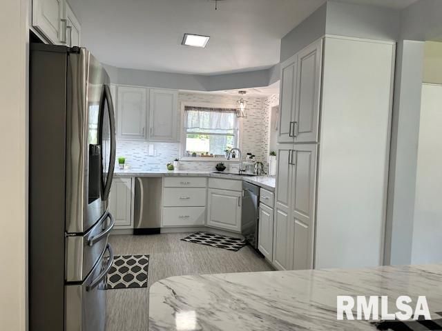 1903 MOUND Road, Jacksonville, IL 62650