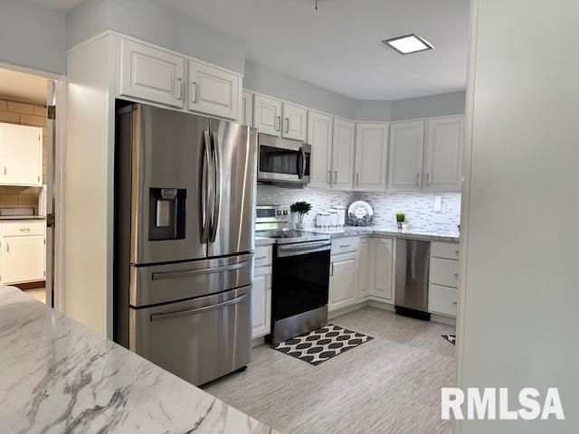 1903 MOUND Road, Jacksonville, IL 62650