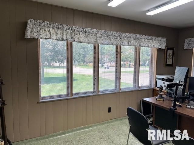 1903 MOUND Road, Jacksonville, IL 62650