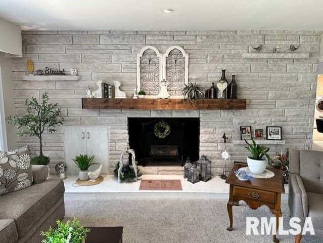 1903 MOUND Road, Jacksonville, IL 62650